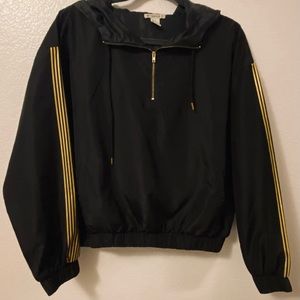 Wind breaker black and gold🏃🏽‍♀️
